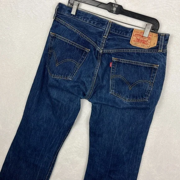 Vintage Levis 501 Jeans Mens 34x30 Straight Button Fly Blue Original Fit Y2K - Picture 1 of 12